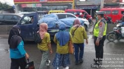 Protap Sore Hari: Bripka Reza Fajar A Atur Lalu Lintas di Jalan Raya Serang