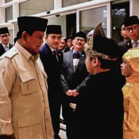 Presiden Prabowo Subianto Disambut oleh Anak-anak Sekolah Indonesia Kairo dalam Kunjungan Kerja di Mesir