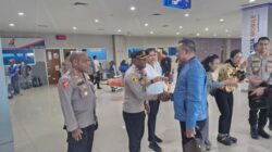 Kapolres Maybrat dan Ketua Bhayangkari Cabang Maybrat, Hadiri Penjemputan Wakapolda Papua Barat Daya di Bandara Sorong