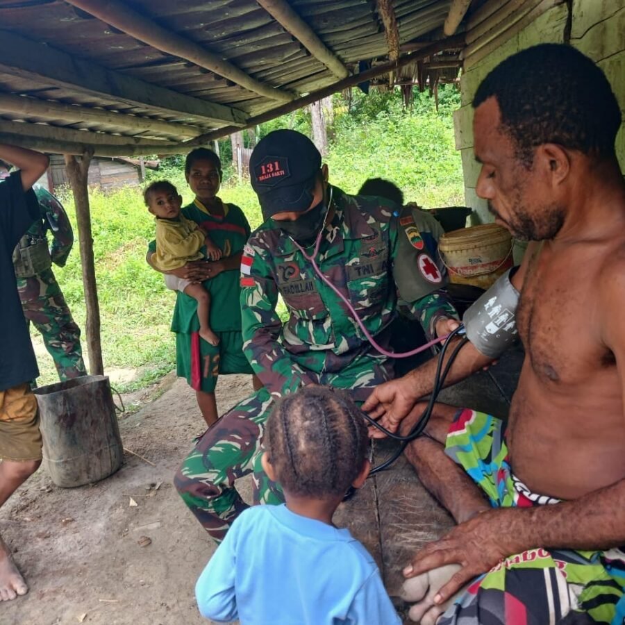 Berikan Pelayanan Kesehatan Gratis, Satgas Yonif 131/Brajasakti Semakin Dekat Dengan Masyarakat Papua