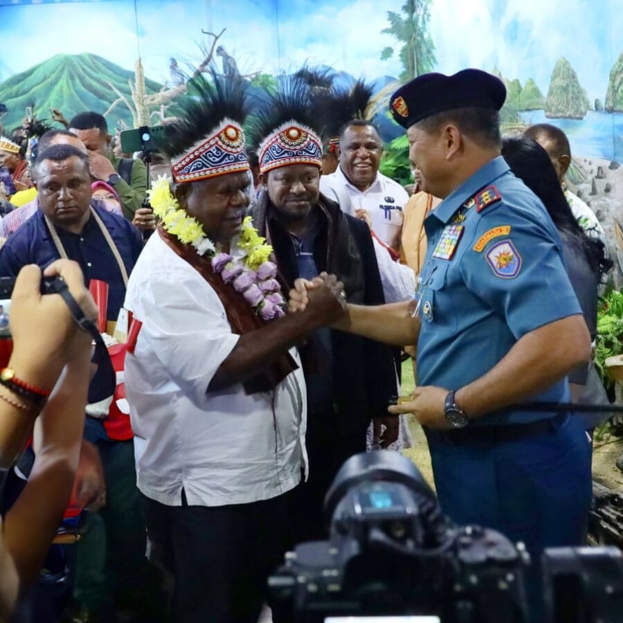 Wujud Dukung Pemda, Pangkoarmada III Sambut Kedatangan Gubernur PBD