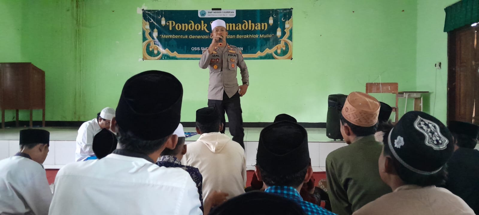 Kapolsek Kuripan Beri Penyuluhan Kenakalan Remaja di Pondok Ramadhan SMPN 1 Kuripan