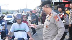 Polda Papua Barat, Bersama Ormas, BEM, Mahasiswa dan OKP Cipayung Bagikan 1000 Takjil Kepada Masyarakat