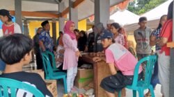 Babinsa Koramil 0820/11 Sumber Kawal Pasar Murah Ramadhan untuk Warga