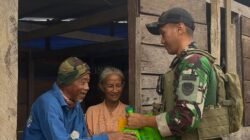 Hangatkan Ramadan, Satgas Yonif 312 Tebar Berkah di Kampung Bupul