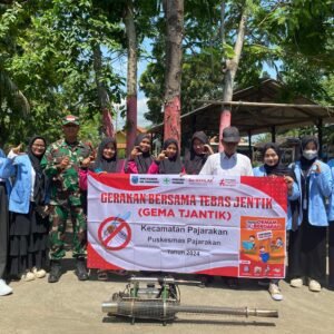 TNI Probolinggo Dampingi Fogging di Desa Karangbong, Cegah Penyebaran DBD