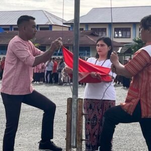 Dandim 1710/Mimika Pimpin Upacara Peringatan Hardiknas di SMPN 2 Timika Dandim 1710/Mimika Pimpin Upacara Peringatan Hardiknas di SMPN 2 Timika