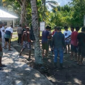 Satgas TMMD Kodim 1501/Ternate dan Masyarakat Bergotong Royong Membangun Bak Penampung Air Satgas TMMD Kodim 1501/Ternate dan Masyarakat Bergotong Royong Membangun Bak Penampung Air