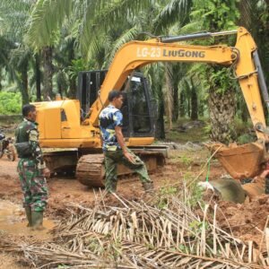 TMMD Kodim 1009 Tanah Laut Pasang Gorong-gorong Atasi Genangan Air