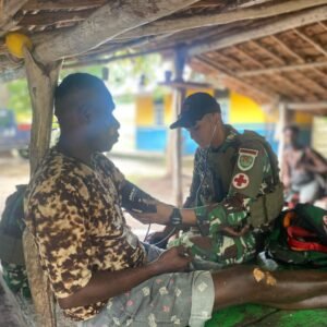 Merah Putih di Ujung Timur: TNI Bantu Sehatkan Rawabiru Merah Putih di Ujung Timur: TNI Bantu Sehatkan Rawabiru