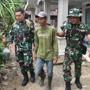 Semangat TNI dan Warga Bangun Pengambau Hilir Luar Bersama TMMD