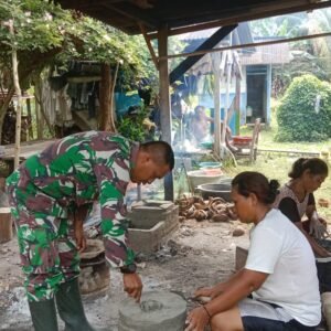 Babinsa Kodim 1505/Tidore Tunjukkan Kepedulian Lewat Komsos dan Aksi Nyata Babinsa Kodim 1505/Tidore Tunjukkan Kepedulian Lewat Komsos dan Aksi Nyata