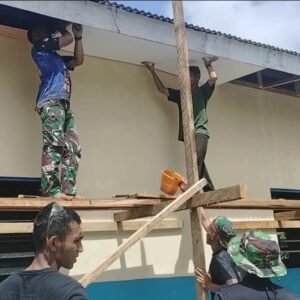 Satgas TMMD Laksanakan Pemasangan Plafon di Gereja Katolik St. Santo Paulus Satgas TMMD Laksanakan Pemasangan Plafon di Gereja Katolik St. Santo Paulus