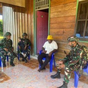 Satgas Pamtas RI-PNG kewilayahan Yonif 763/SBA Temui Kepala Distrik Kumurkek, Sampaikan Misi Pengabdian dan Disambut Positif Satgas Pamtas RI-PNG kewilayahan Yonif 763/SBA Temui Kepala Distrik Kumurkek, Sampaikan Misi Pengabdian dan Disambut Positif
