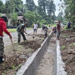 Warga Desa Balisoang Antusias Bekerja Sama dengan Satgas TMMD Selesaikan Pembangunan Drainase Warga Desa Balisoang Antusias Bekerja Sama dengan Satgas TMMD Selesaikan Pembangunan Drainase
