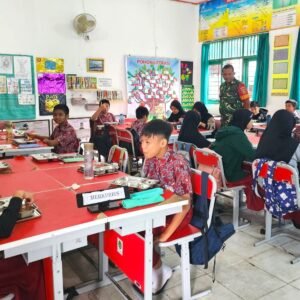 Wujudkan Generasi Sehat Babinsa Lakukan Pendampingan Program Makan Bergizi Gratis Wujudkan Generasi Sehat Babinsa Lakukan Pendampingan Program Makan Bergizi Gratis