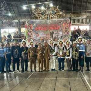 Lestarikan Budaya Lokal, Babinsa Tukung Ritan Hadiri Festival Budaya Mecaq Undat Lestarikan Budaya Lokal, Babinsa Tukung Ritan Hadiri Festival Budaya Mecaq Undat
