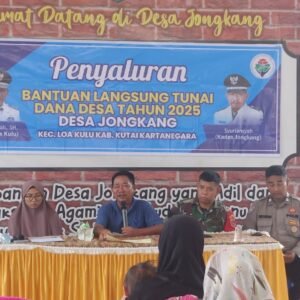 Babinsa Menghadiri Penyaluran BLT, Wujud Perhatian Pemerintah Desa Kepada Warga Babinsa Menghadiri Penyaluran BLT, Wujud Perhatian Pemerintah Desa Kepada Warga