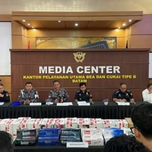 Kolaborasi TNI AL dan Bea Cukai Gagalkan Penyelundupan Rokok Ilegal di Batam Kolaborasi TNI AL dan Bea Cukai Gagalkan Penyelundupan Rokok Ilegal di Batam