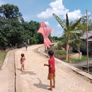 Jalan Baru TMMD Kodim 1002/HST Jadi Arena Bermain Anak-anak