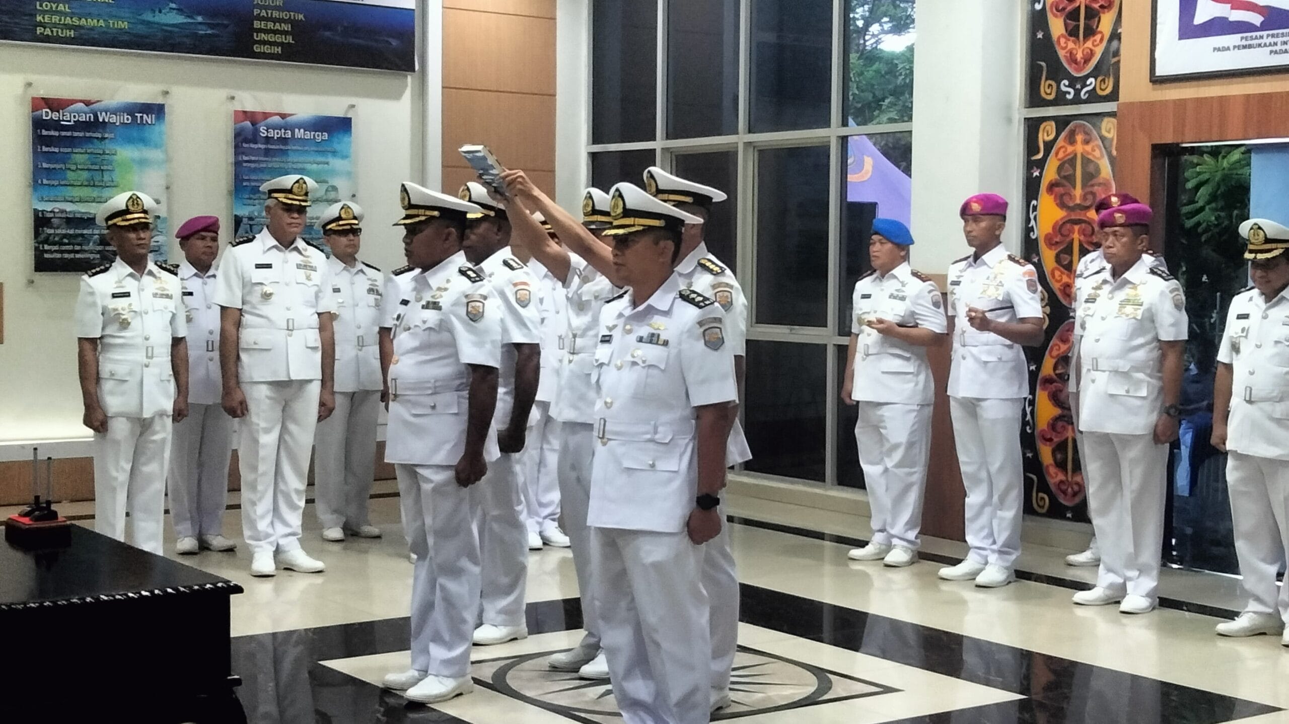 Danyonmarhanlan XIV Hadiri Sertijab Danlanal Ternate, Dorong Optimalisasi Kesiapan Maritim di Wilayah Papua Barat Daya