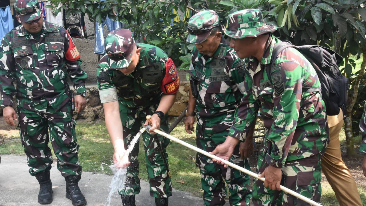 Air Mengalir Untuk Kehidupan. Satgas TMMD Kodim 1501/Ternate Berhasil Membuat Sumur Bor Air Bersih di Desa Guaria