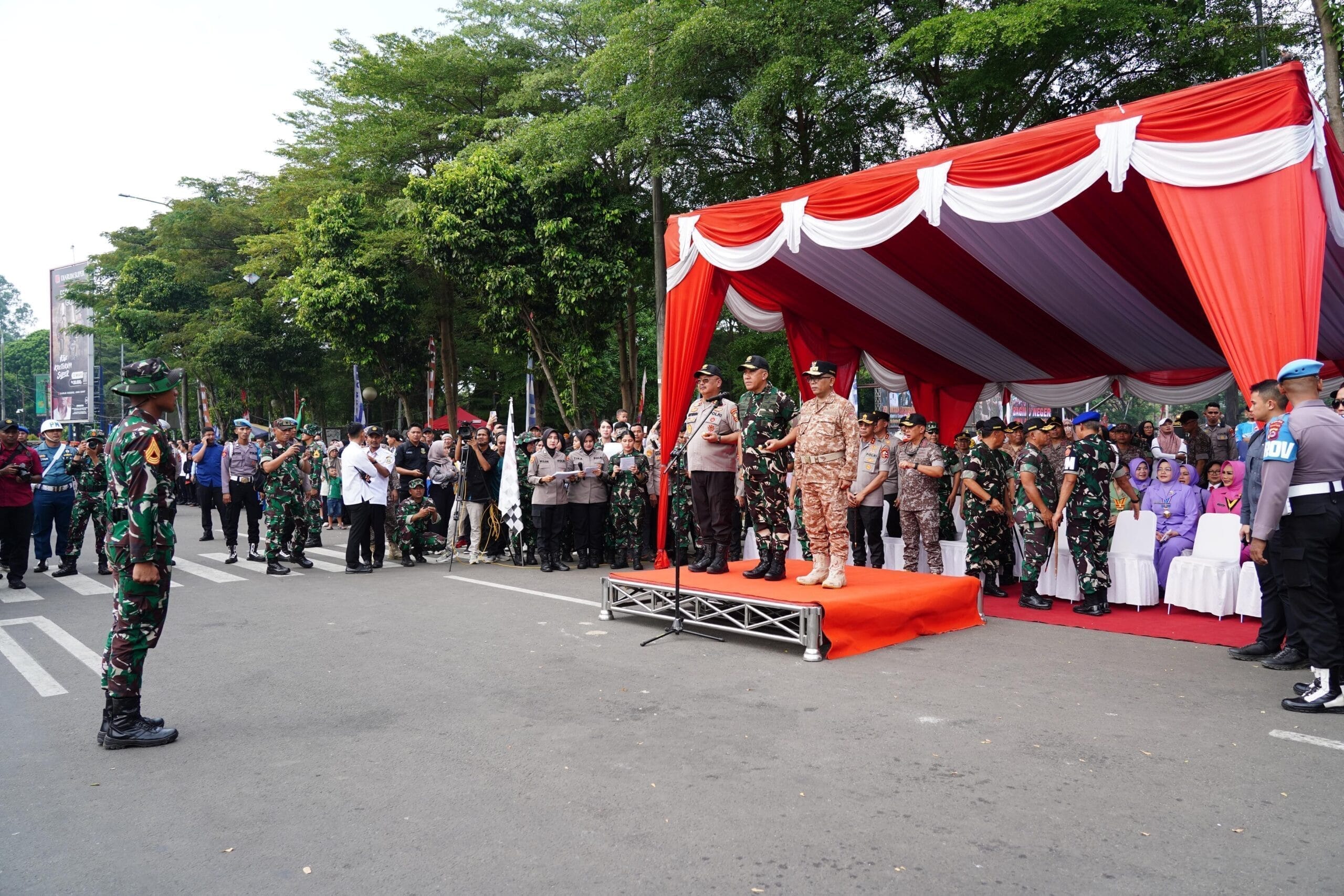 Gubernur Akmil Hadiri Upacara Pembukaan Latsitardanus XLV/2025 di Kota Serang Gubernur Akmil Hadiri Upacara Pembukaan Latsitardanus XLV/2025 di Kota Serang