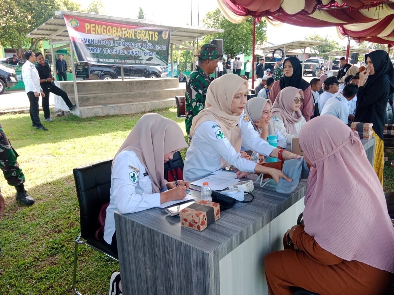 Penutupan TMMD ke-124, Kodim 1002/HST Gelar Pengobatan Gratis