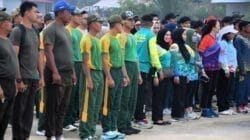 Peduli Lingkungan, Satgas Pamtas Yonarmed 11 Kostrad Beraksi Membersihkan Sampah di Perbatasan