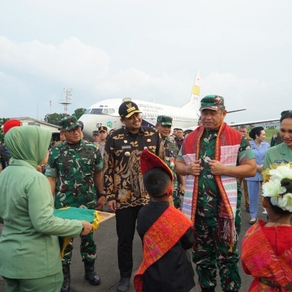 Kasdam I/Bukit Barisan Sambut Kedatangan KASAD Jenderal TNI Maruli Simanjuntak di Medan