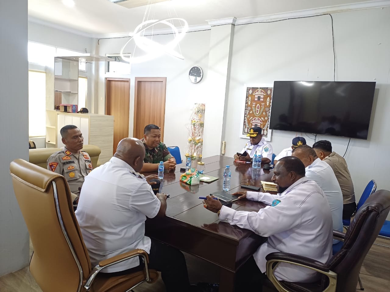 Kabag OPS Polres Maybrat Hadiri Rapat Teknis: Matangkan Persiapan Jelang Upacara HUT RI ke-80 Kabag OPS Polres Maybrat Hadiri Rapat Teknis: Matangkan Persiapan Jelang Upacara HUT RI ke-80