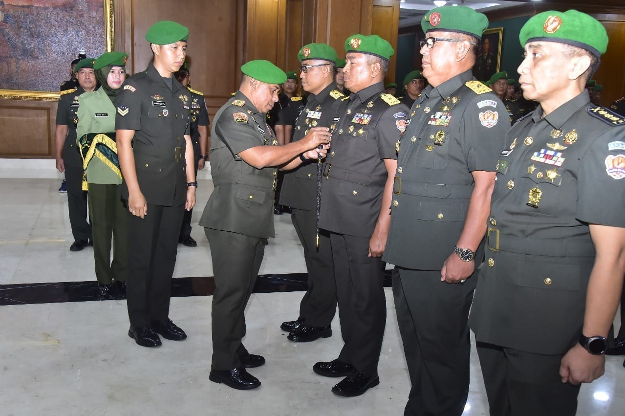 Gubernur Akademi Militer Pimpin Sertijab dan Tradisi Warga Baru Akmil