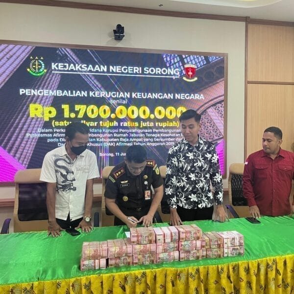 Terdakwa Korupsi Kembalikan Rp1,7 Miliar, Kejari Sorong Tegaskan Komitmen Lawan Korupsi