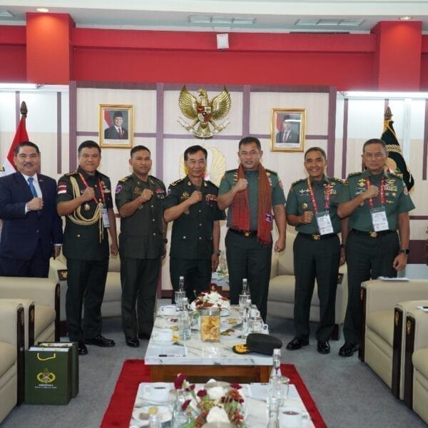 Perkuat Diplomasi Pertahanan, Kasad Gelar Pertemuan Strategis dengan Delegasi Negara Sahabat di Indo Defence 2025