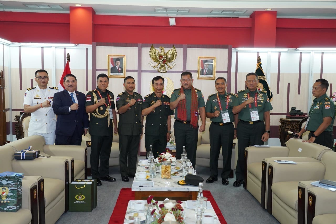 Perkuat Diplomasi Pertahanan, Kasad Gelar Pertemuan Strategis dengan Delegasi Negara Sahabat di Indo Defence 2025 Perkuat Diplomasi Pertahanan, Kasad Gelar Pertemuan Strategis dengan Delegasi Negara Sahabat di Indo Defence 2025