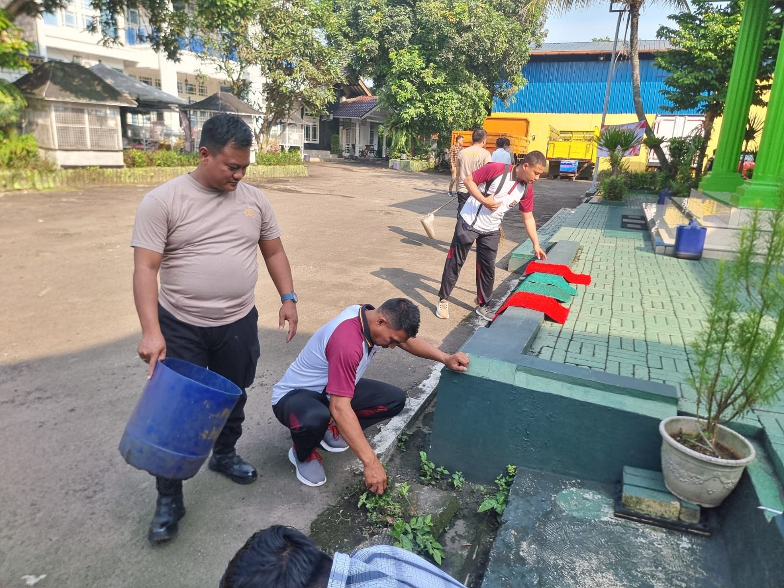 Polsek Cikupa Gelar Bakti Religi di Masjid Lammatul Jannan dalam Rangka HUT Bhayangkara ke-79