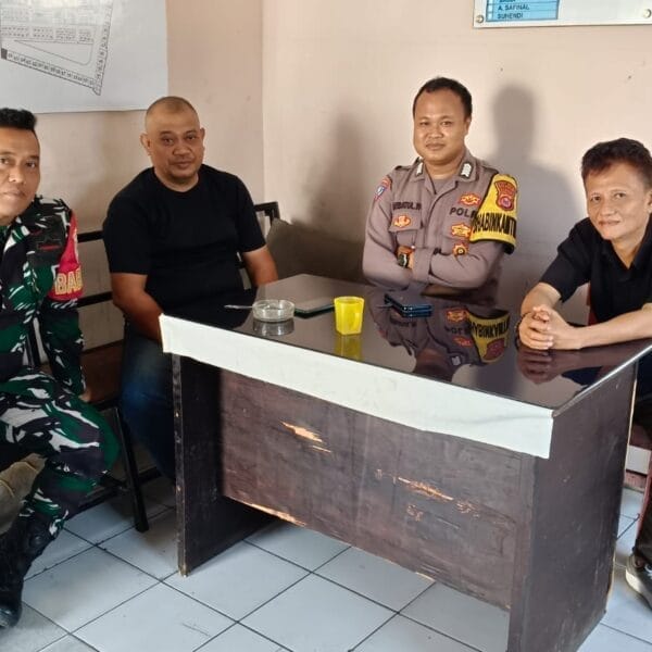 Bhabinkamtibmas Desa Cikupa Laksanakan Sambang Warga di Pasar Cikupa, Ajak Jaga Harkamtibmas