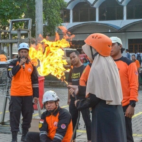 Senkom SAR Gandeng BPBD Karawang Wujudkan Santri Siaga Bencana