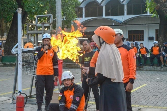 Senkom SAR Gandeng BPBD Karawang Wujudkan Santri Siaga Bencana Senkom SAR Gandeng BPBD Karawang Wujudkan Santri Siaga Bencana