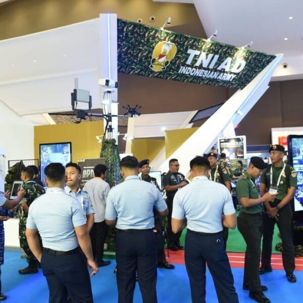 Stand TNI AD Jadi Primadona di Hari Terakhir Indo Defence 2025, Ribuan Pengunjung Serbu Area Pameran