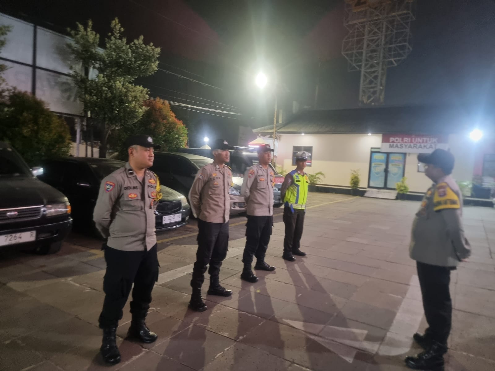 Polsek Cikupa Tingkatkan Kewaspadaan Lewat Ops Cipkon Malam Hari
