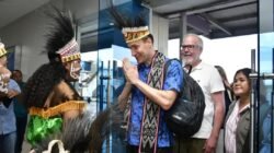 Wakil Gubernur PBD Sambut Kedatangan Duta Besar Finlandia di Bandara Deo Kota Sorong