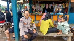 Bhabinkamtibmas Desa Pasir Gadung Sambangi Warung Binaan, Pererat Silaturahmi dan Edukasi Kamtibmas