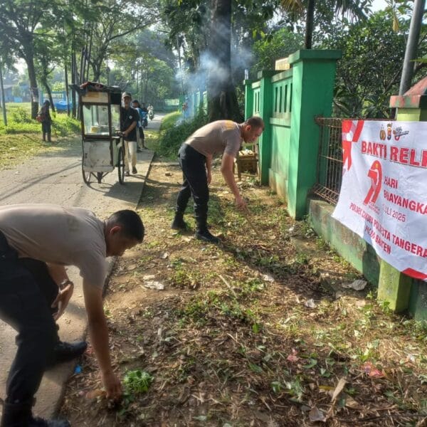 Polsek Cikupa Gelar Bhakti Religi di TPU Talaga Mester Sambut HUT Bhayangkara ke-79