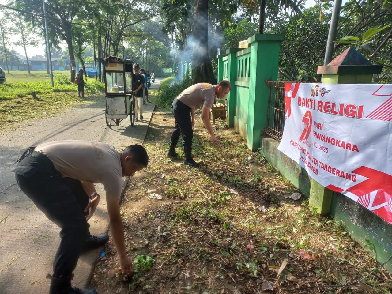 Polsek Cikupa Gelar Bhakti Religi di TPU Talaga Mester Sambut HUT Bhayangkara ke-79
