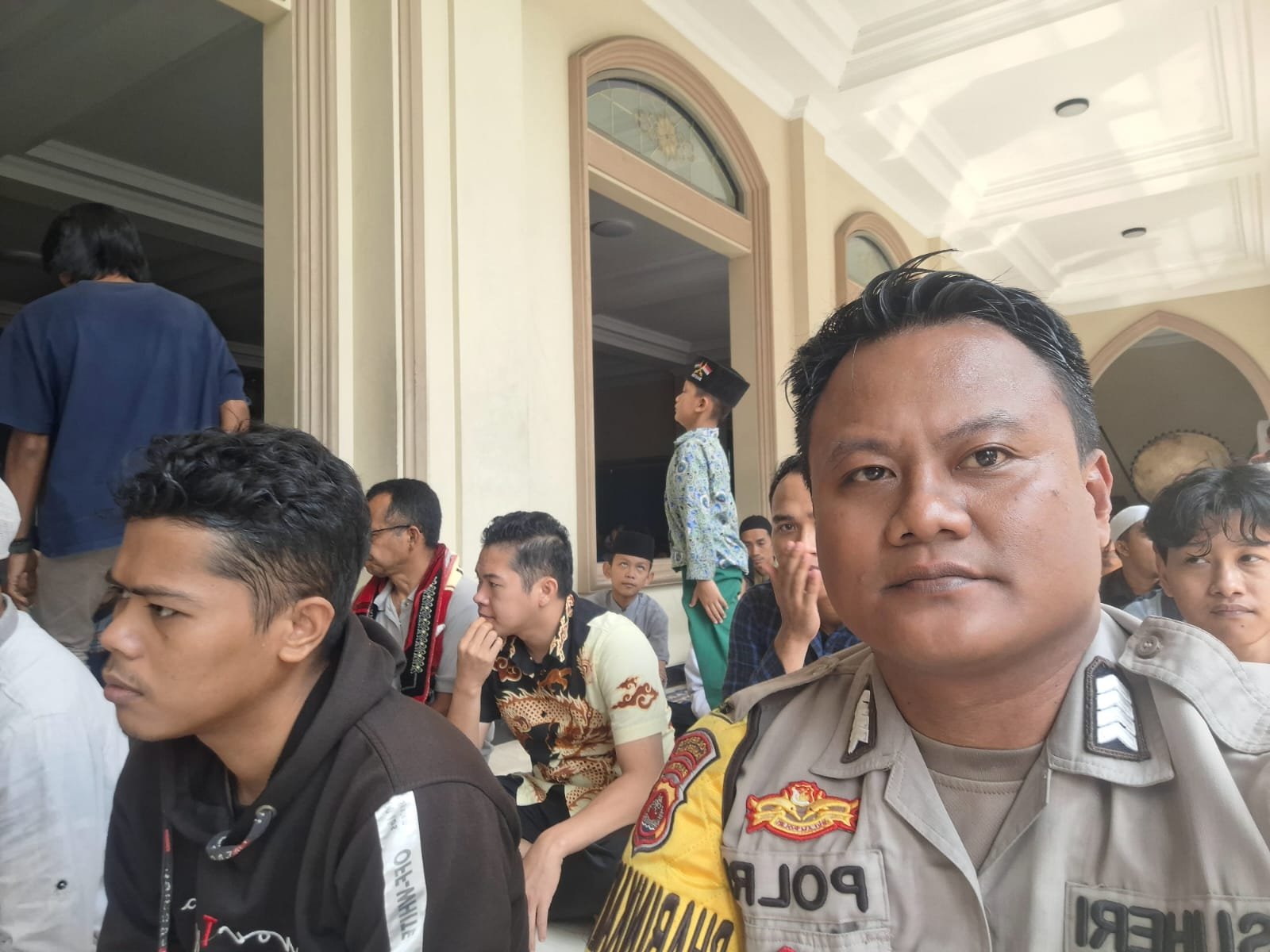 Bripka Suheri Wijaya Gelar Jumat Keliling dan Edukasi Kamtibmas di Masjid Jami Al Barokah Desa Talaga