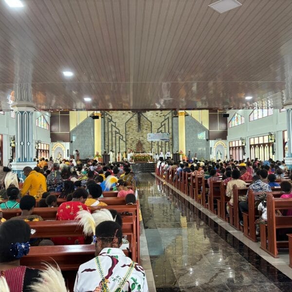 Kapolres Maybrat Mengikuti Ibadah Misa Syukur Uskup Keuskupan Timika di Paroki Santo Yosep Ayawasi