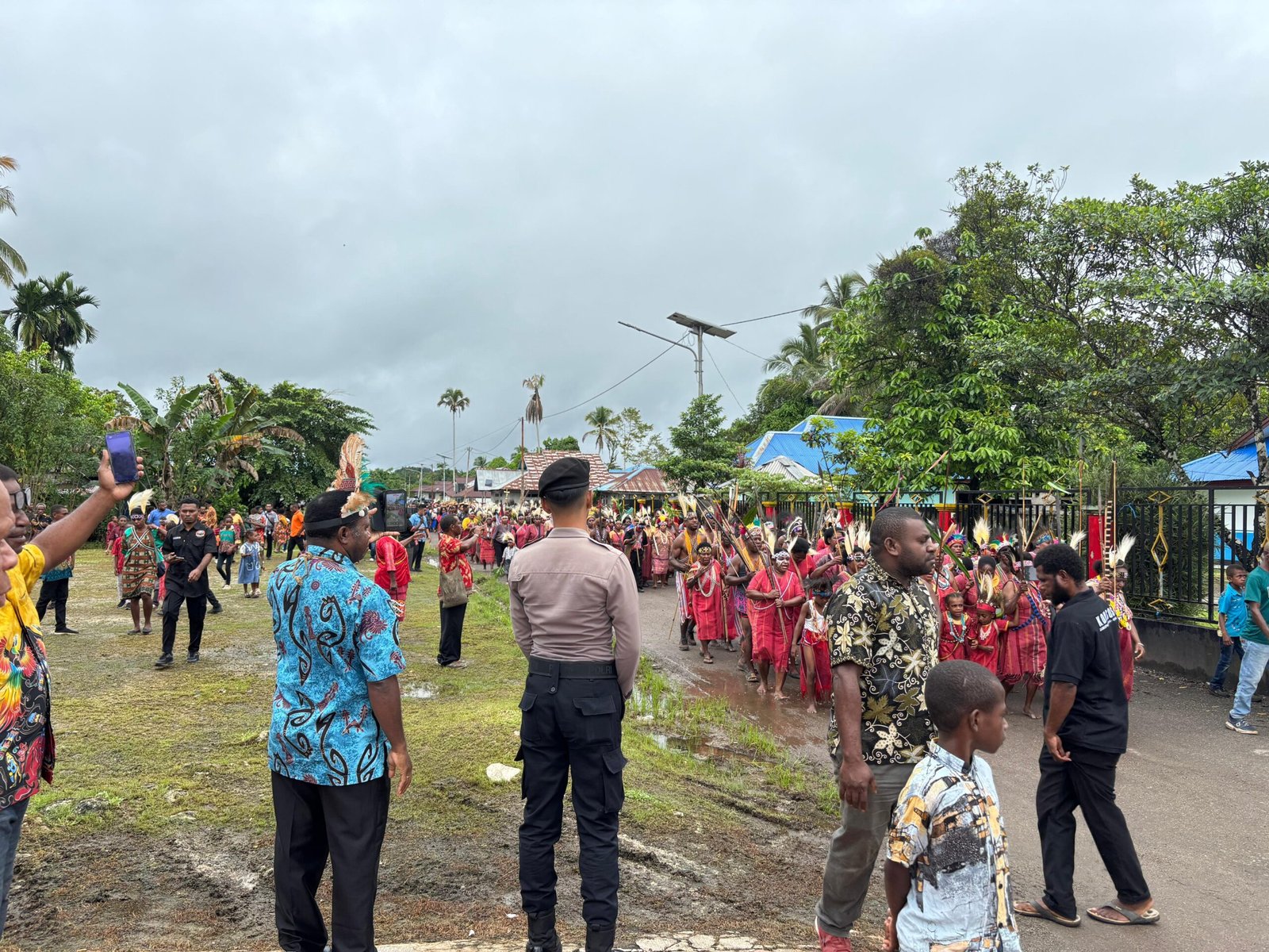 Polres Maybrat Laksanakan Pengamanan Ibadah Misa Syukur Uskup Keuskupan Timika di Paroki Santo Yosep Ayawasi