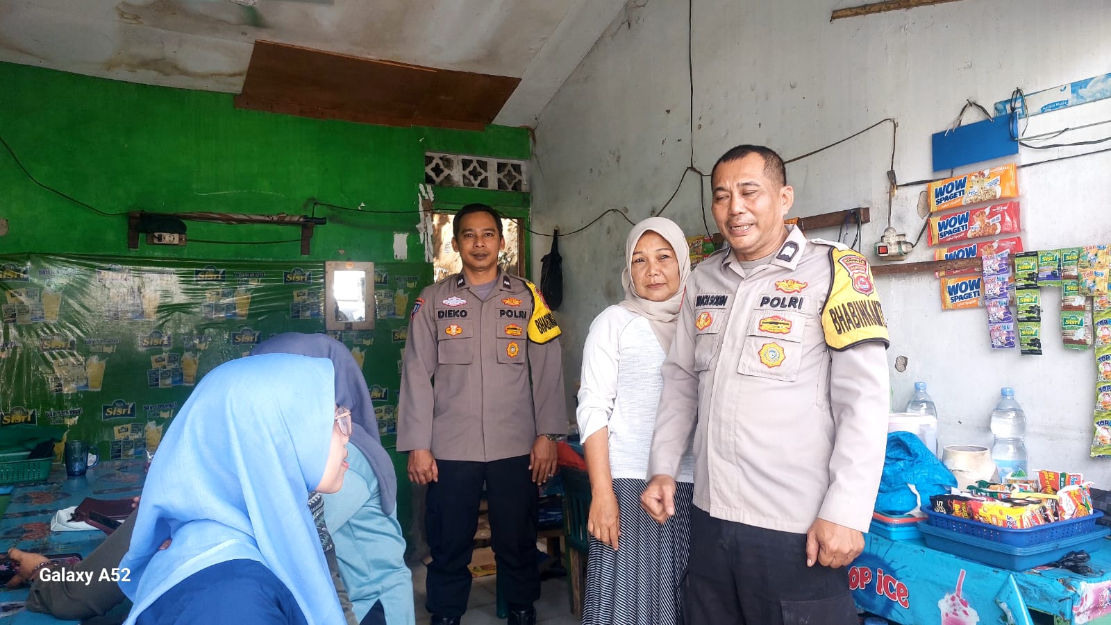 Bhabinkamtibmas Polsek Cikupa Sambangi Warung Warga di Sukadamai, Serap Aspirasi Masyarakat