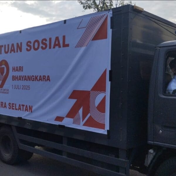 Polda Sumsel Salurkan Bansos HUT Bhayangkara ke-79 di Bukit Sangkal